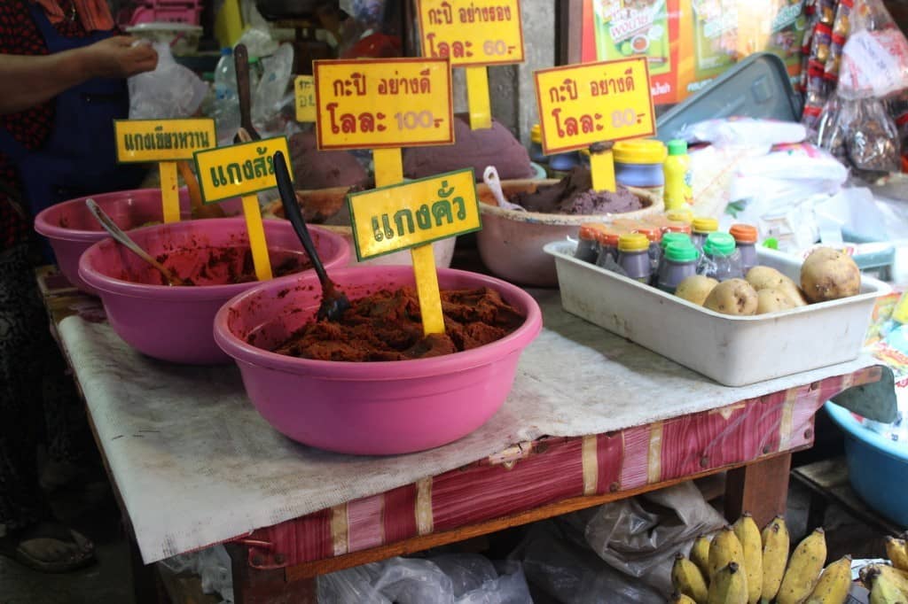 maeklong train market bangkok