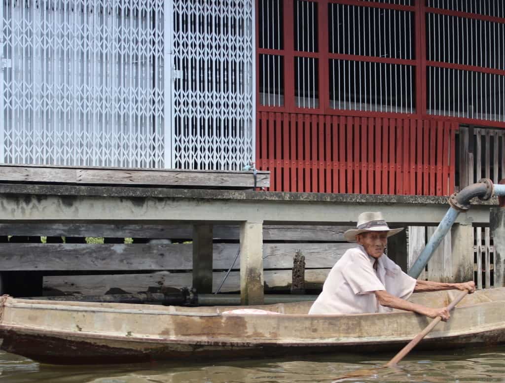 damneon saduak floating market bangkok