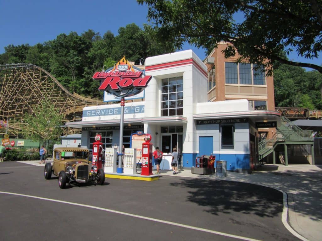 THE ULTIMATE GUIDE TO VISITING DOLLYWOOD