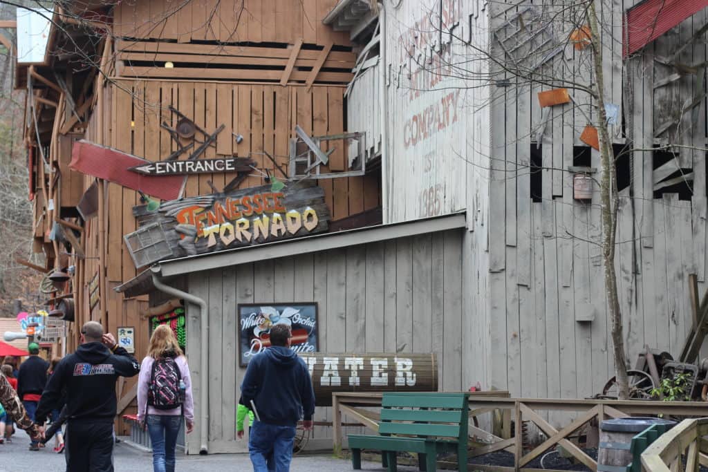 THE ULTIMATE GUIDE TO VISITING DOLLYWOOD