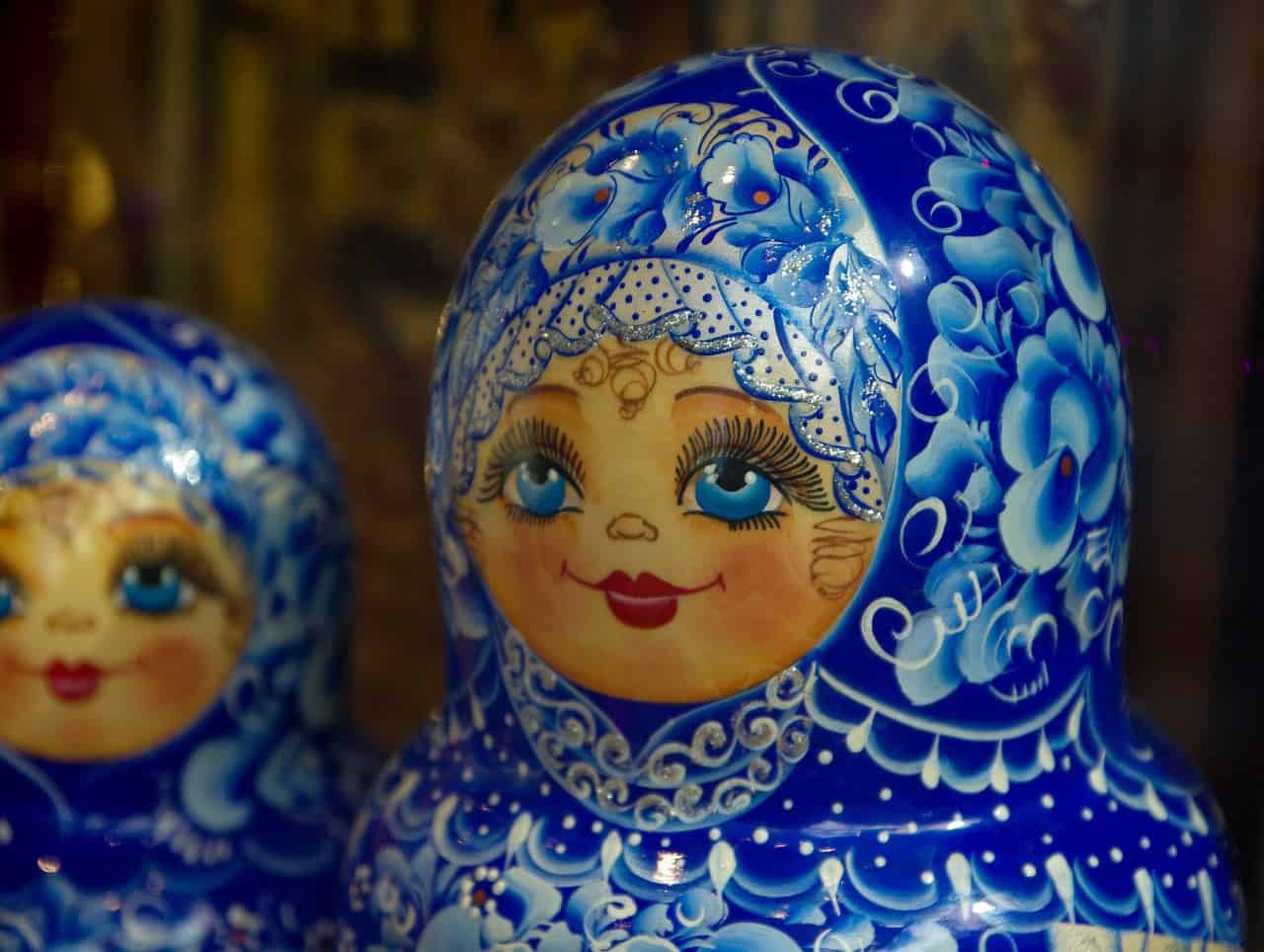 blue russian nesting dolls