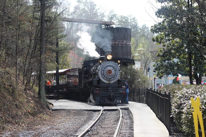 Things to Do in Gatlinburg TN – Dollywood